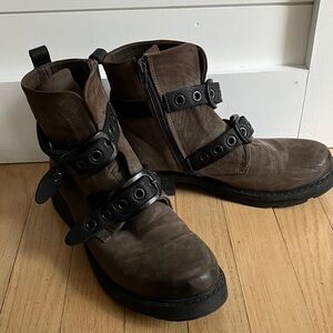 Bueno brown leather buckle moto boots 50